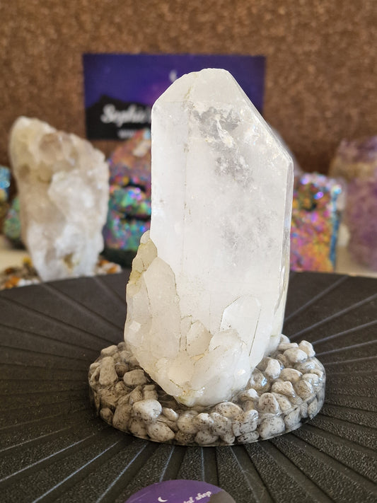 Hvid Kvarts på Sokkel af Natursten og Harpiks – 500g