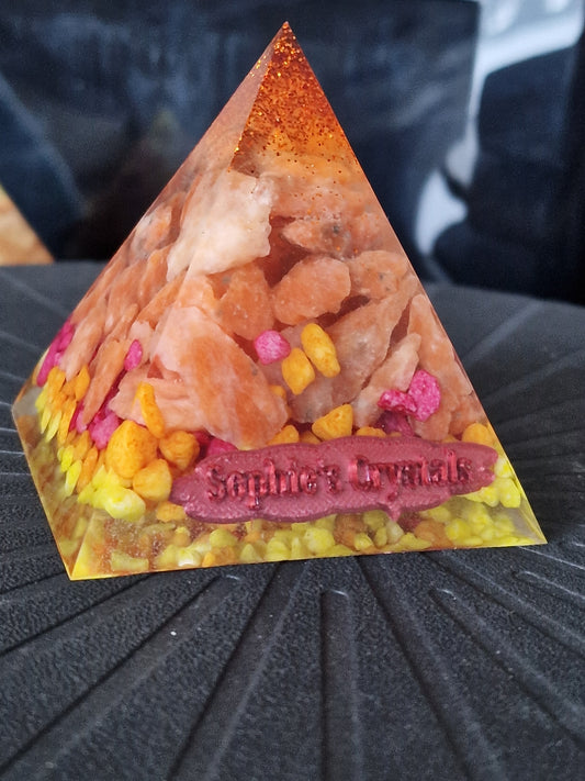Orange Calcite pyramide