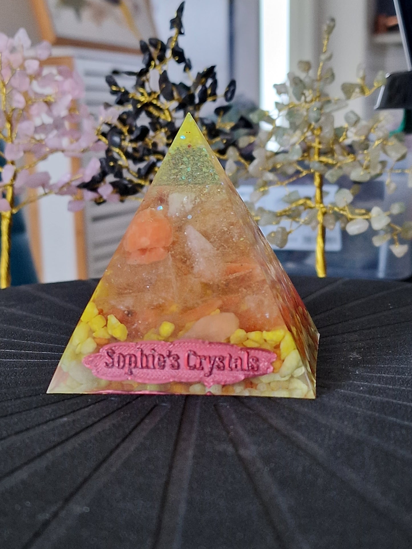 Citrine og Calcite pyramide