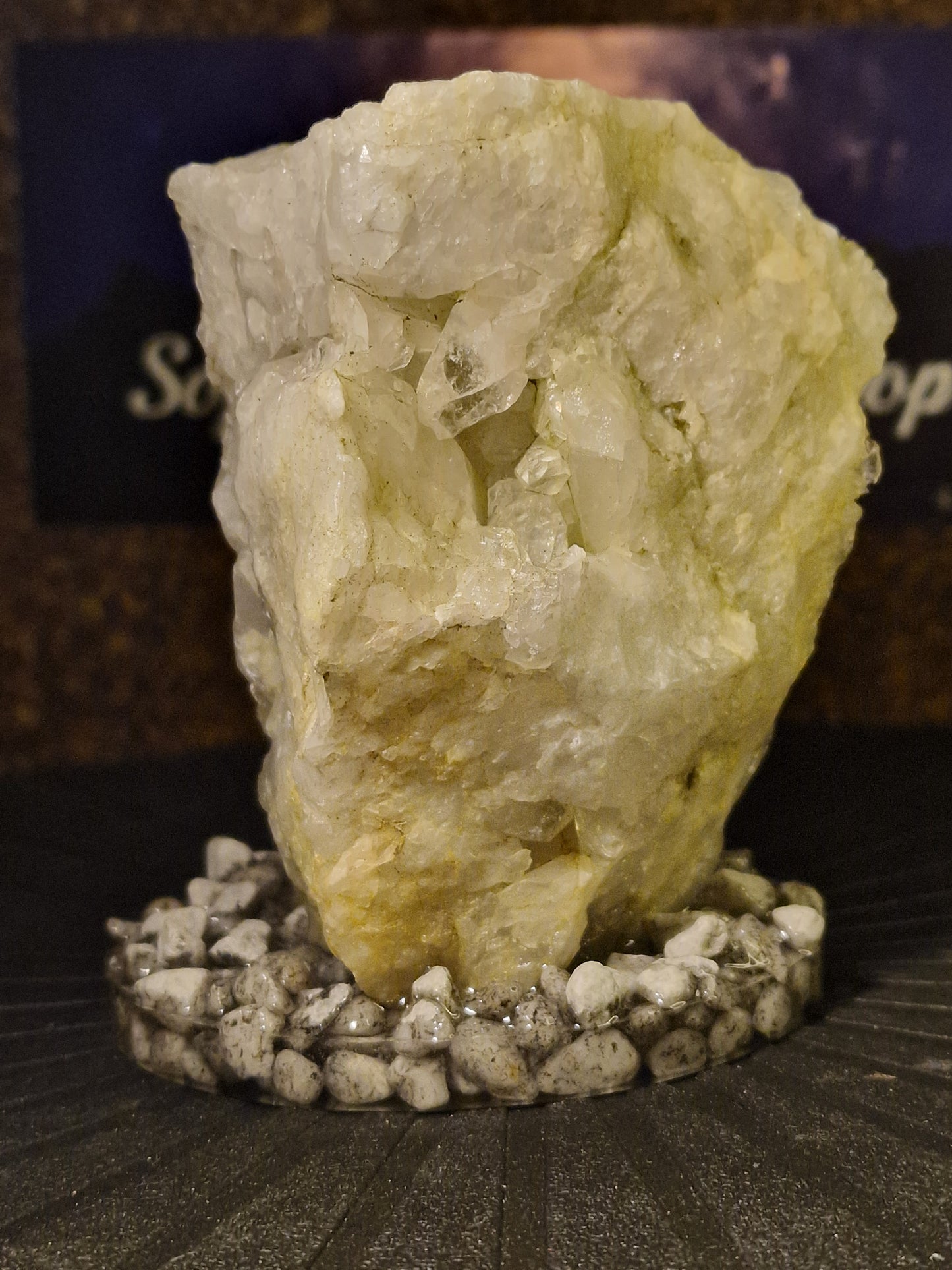 Rå Kvarts på Håndlavet Resin- og Naturstensbase – 770 g