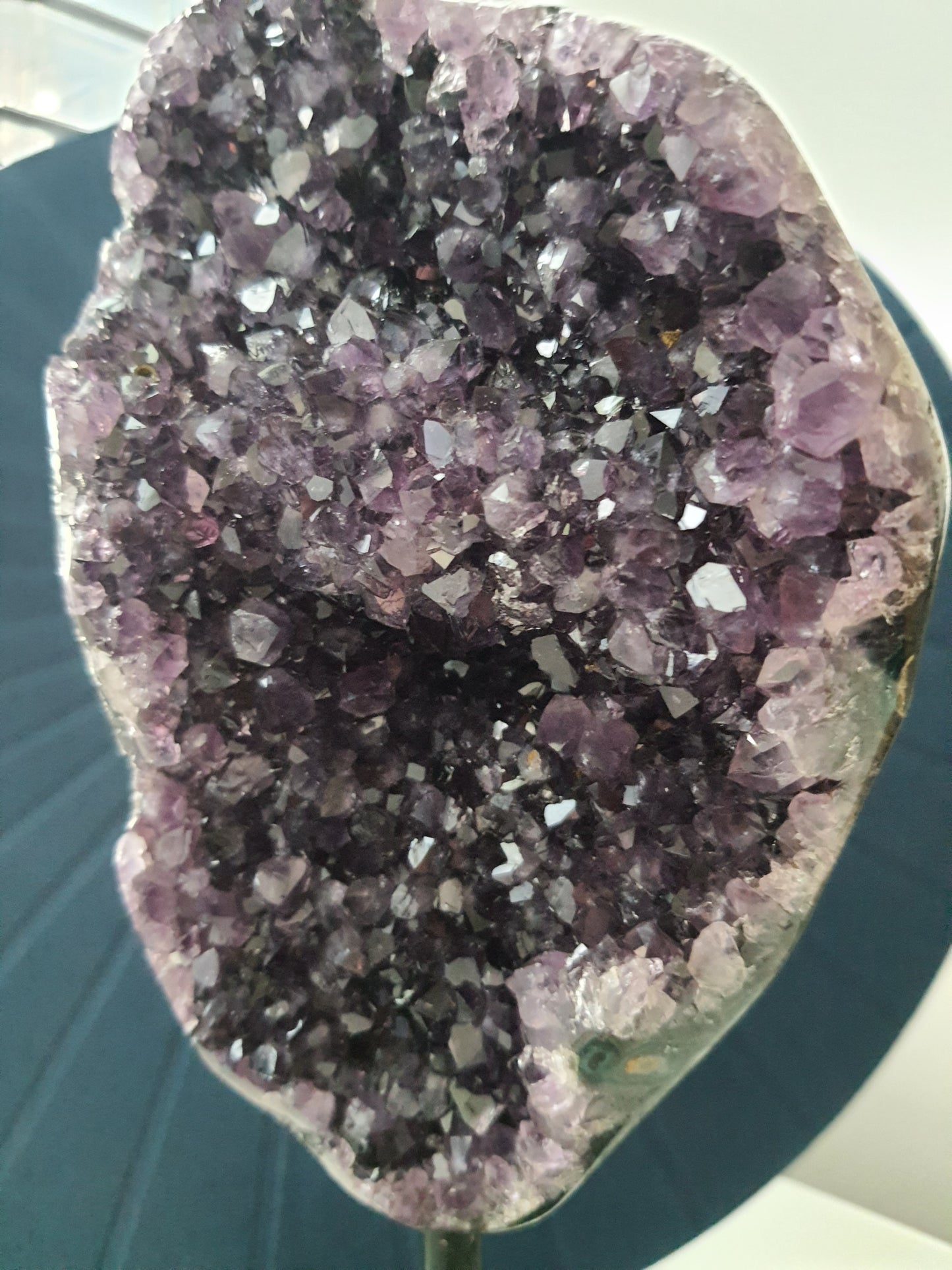 amethyst geode on stand 1200g