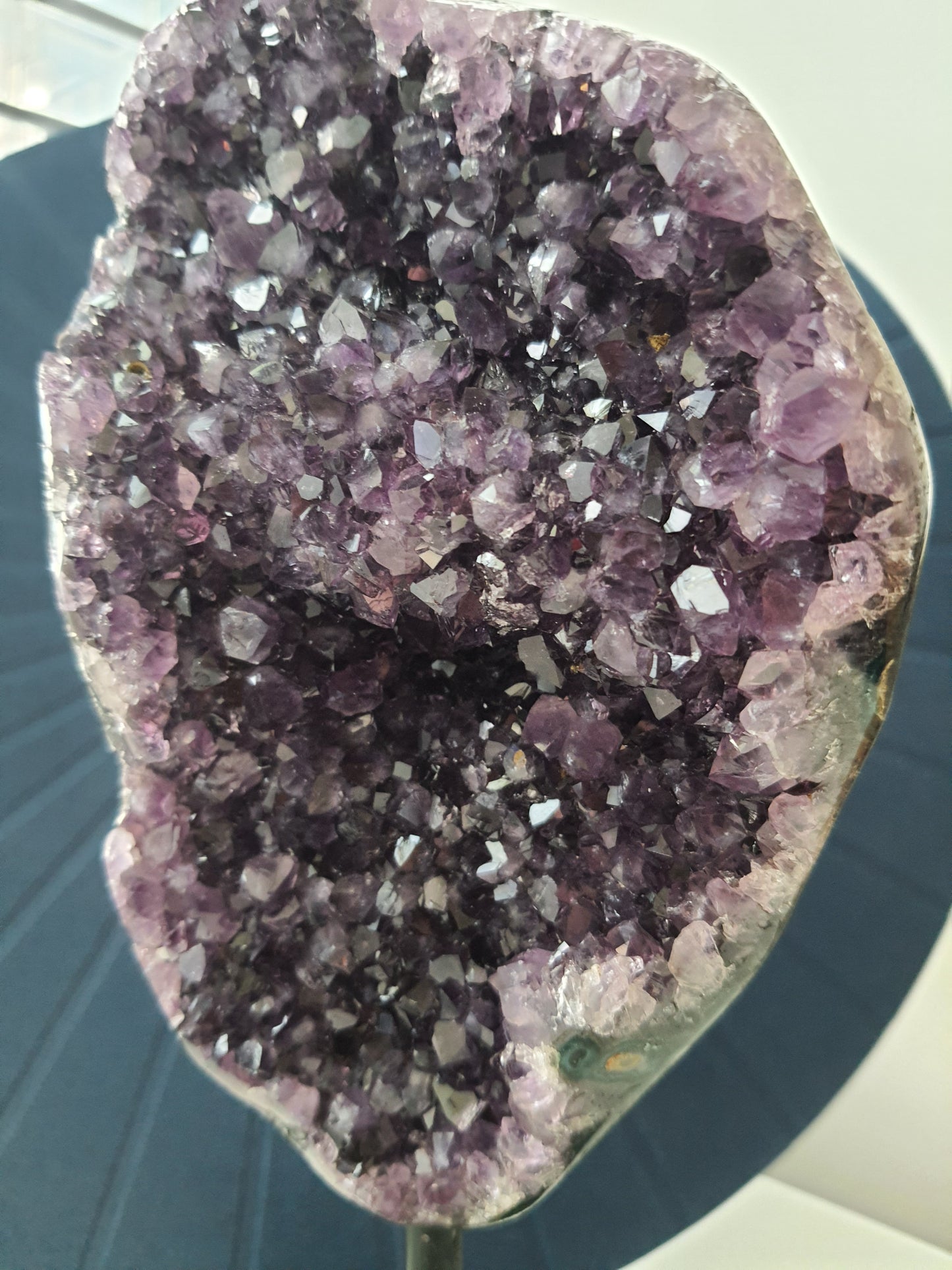 amethyst geode on stand 1200g